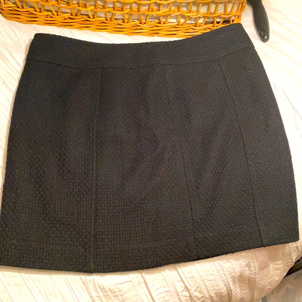 Banana Republic black textured skirt 🌸🌸